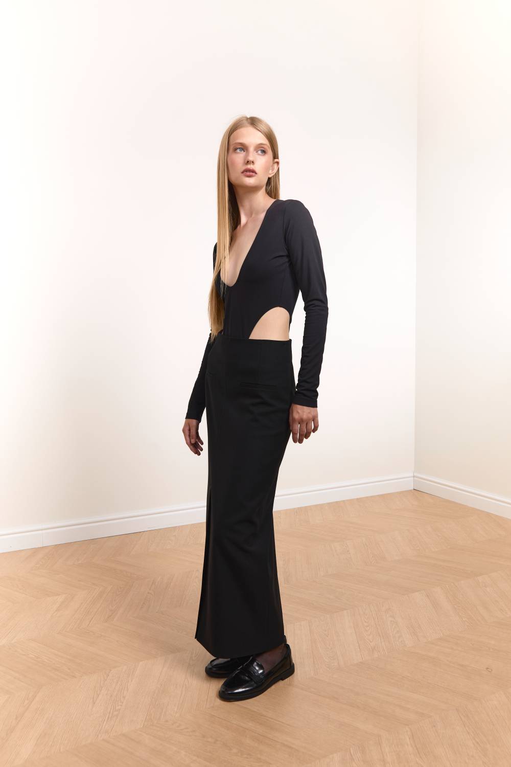 Pocket Midi Skirt in Black10