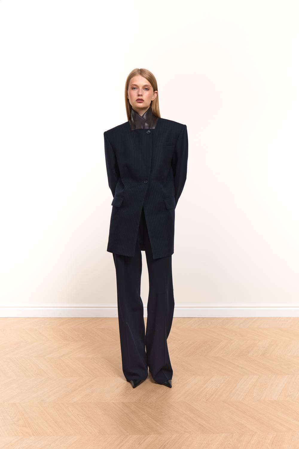 Straight-Leg Trousers in dark navy8