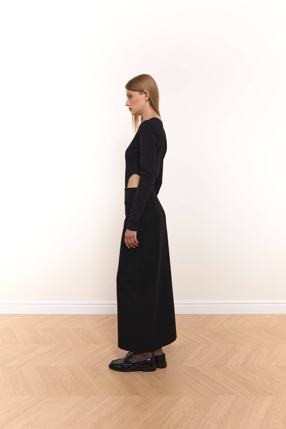 Pocket Midi Skirt in Black15