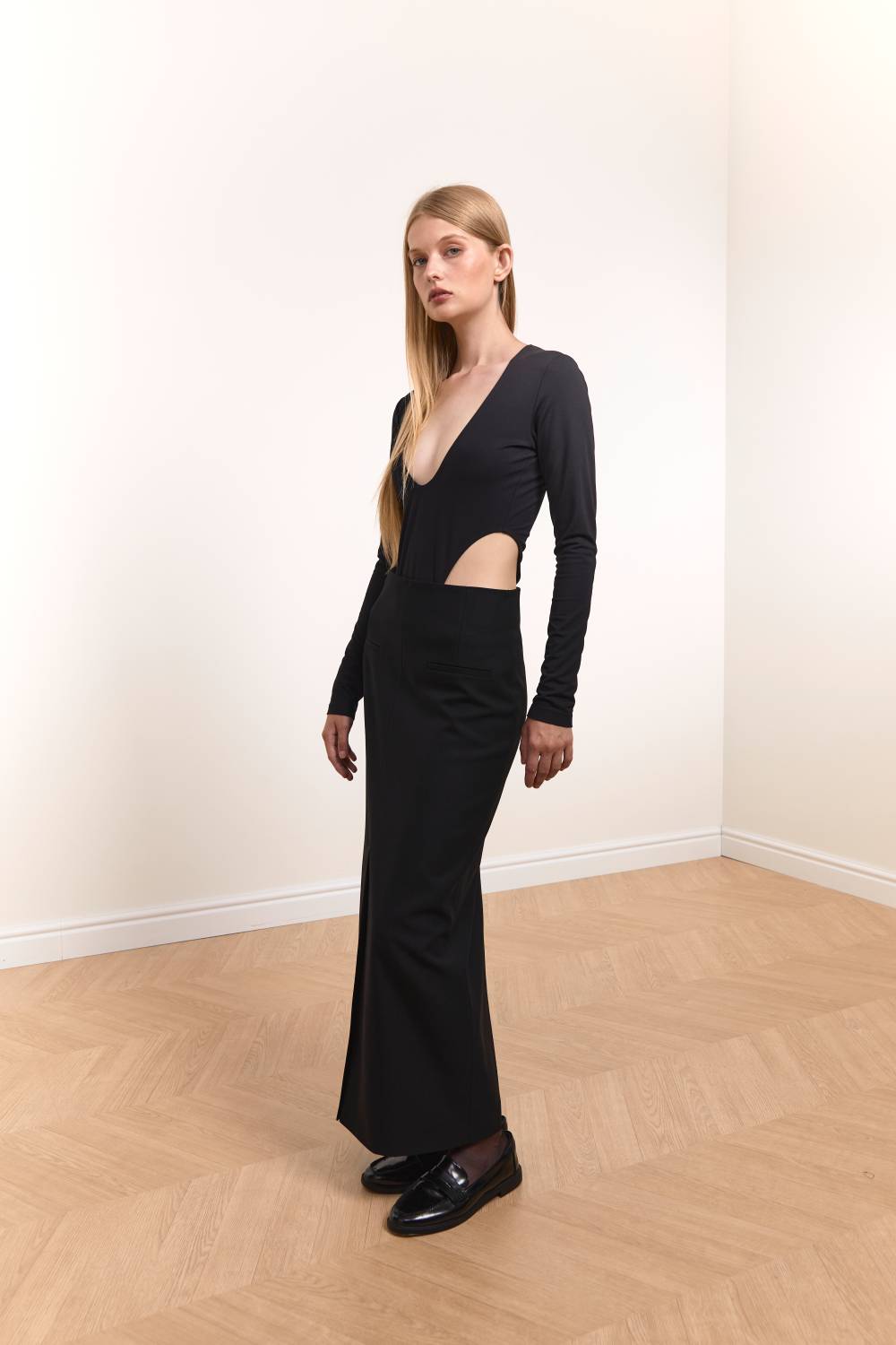 Pocket Midi Skirt in Black7