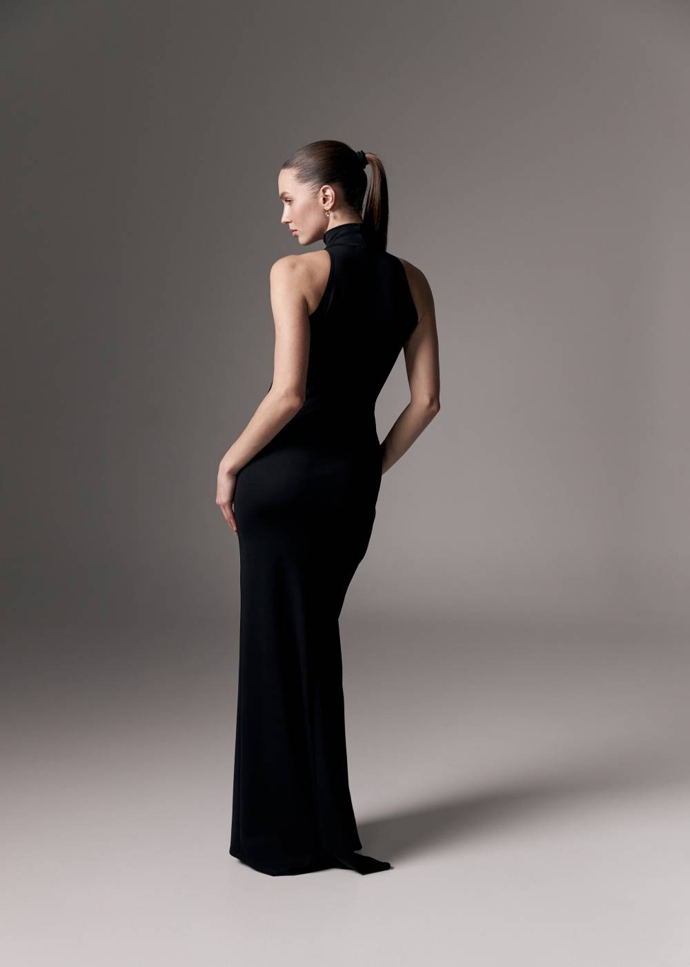 BLACK MAXI DRESS WITH A HALTER CUTOUT2