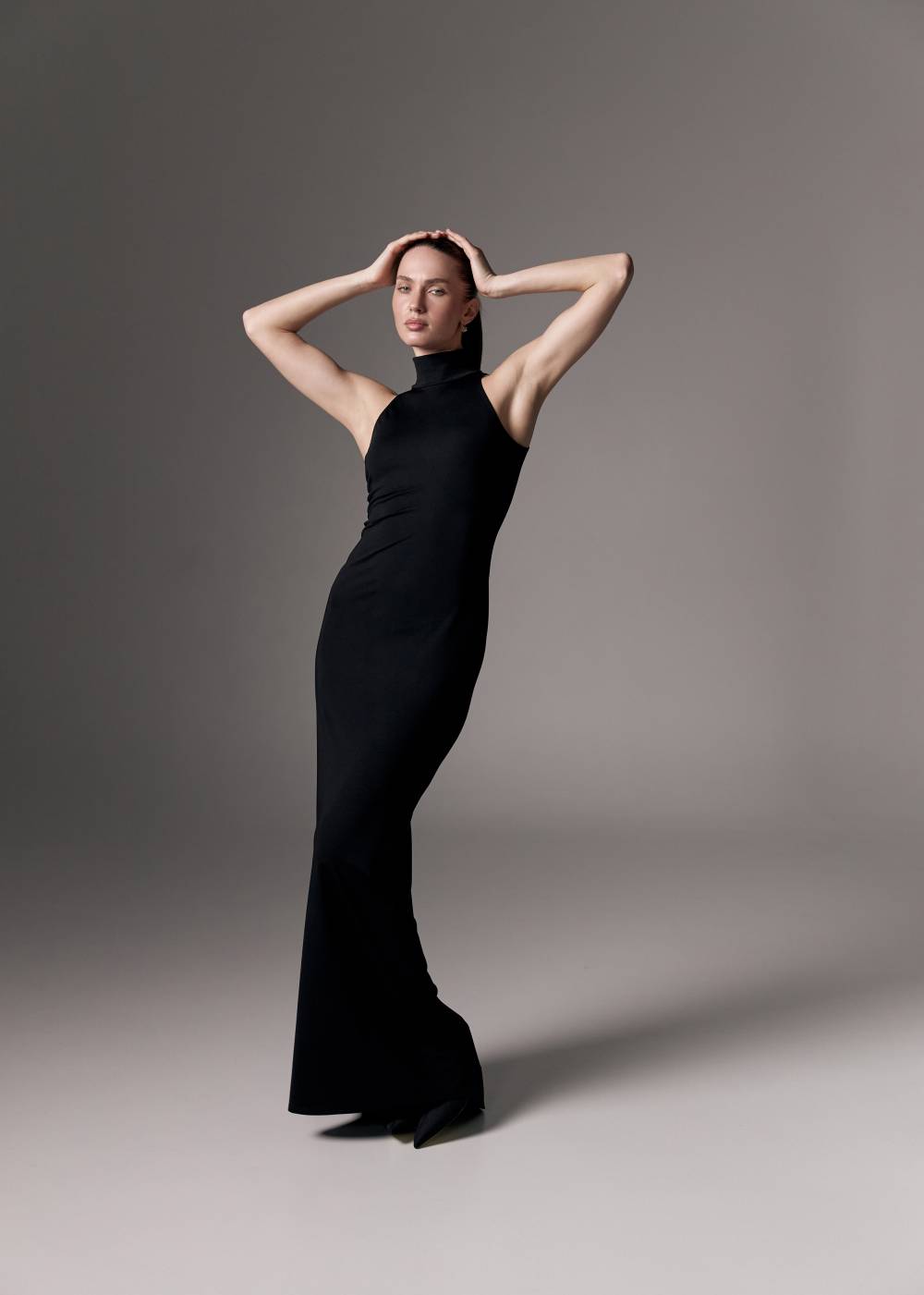 BLACK MAXI DRESS WITH A HALTER CUTOUT5