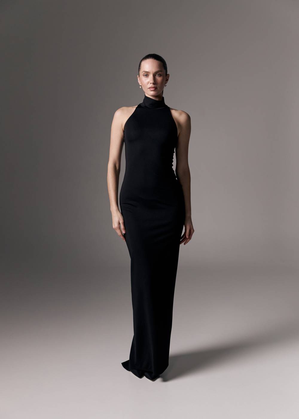 BLACK MAXI DRESS WITH A HALTER CUTOUT3