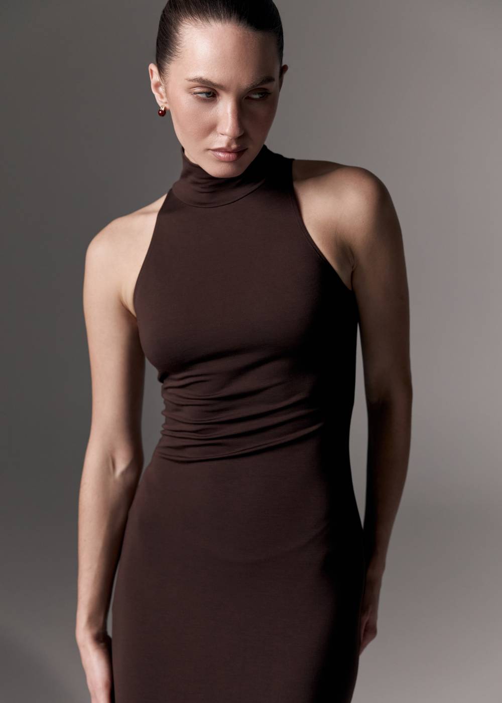 BROWN MAXI DRESS WITH A HALTER CUTOUT19