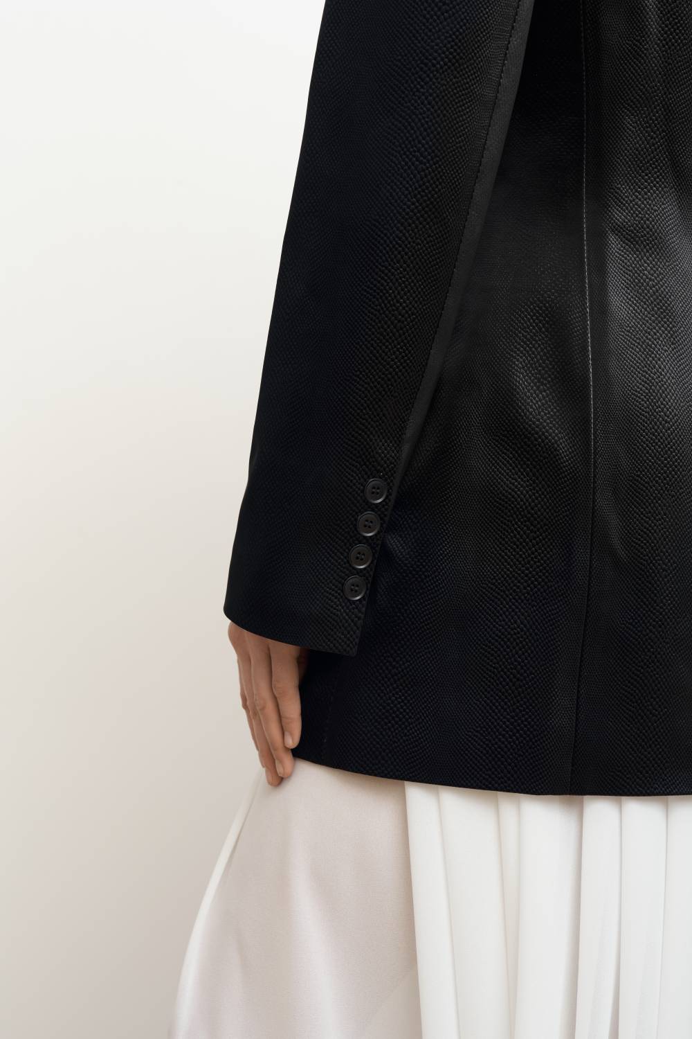 Reptile-embossed fitted blazer3