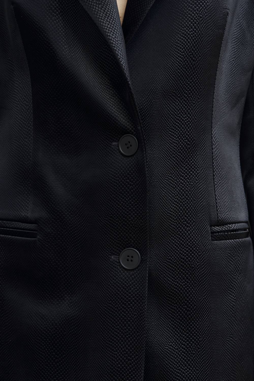 Reptile-embossed fitted blazer6