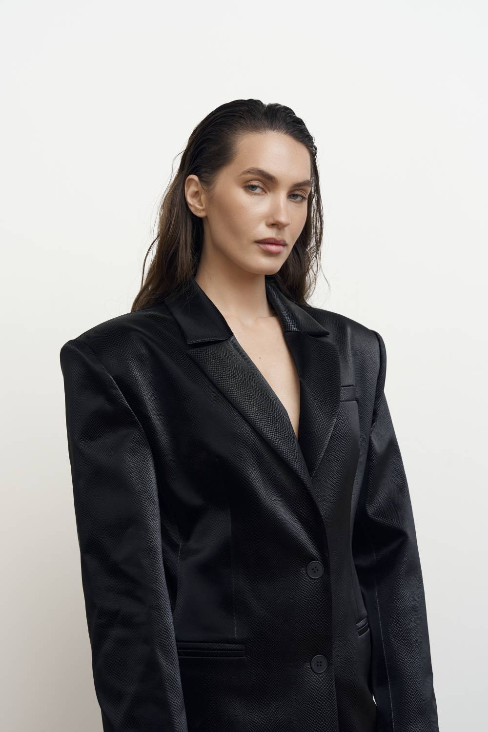 Reptile-embossed fitted blazer2