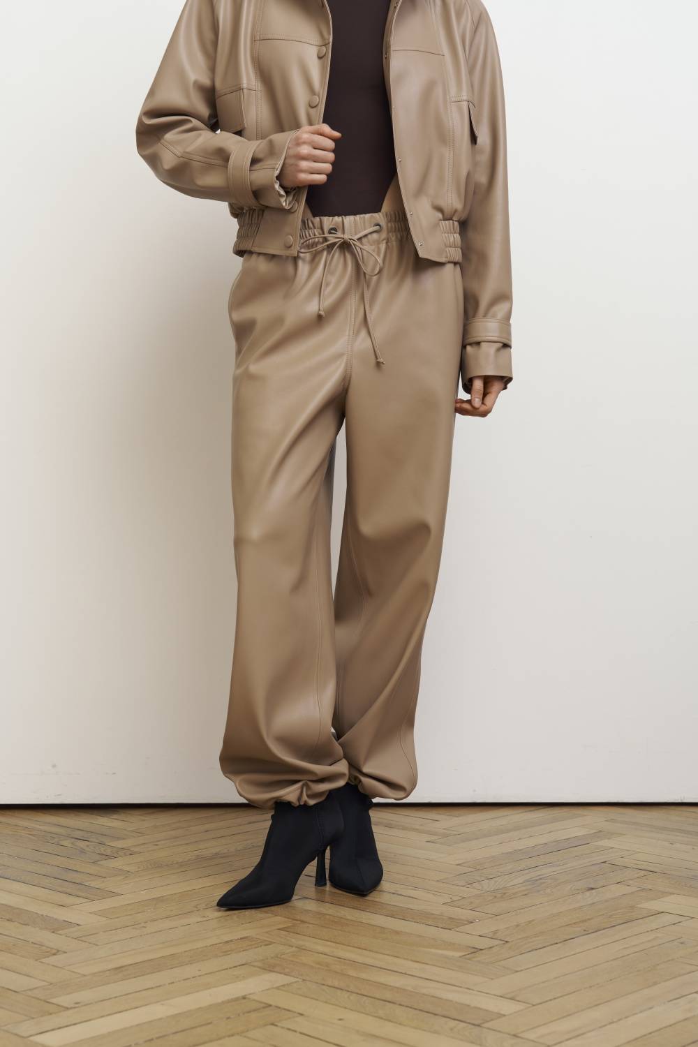 Beige ecoleather elastic-waist trousers4
