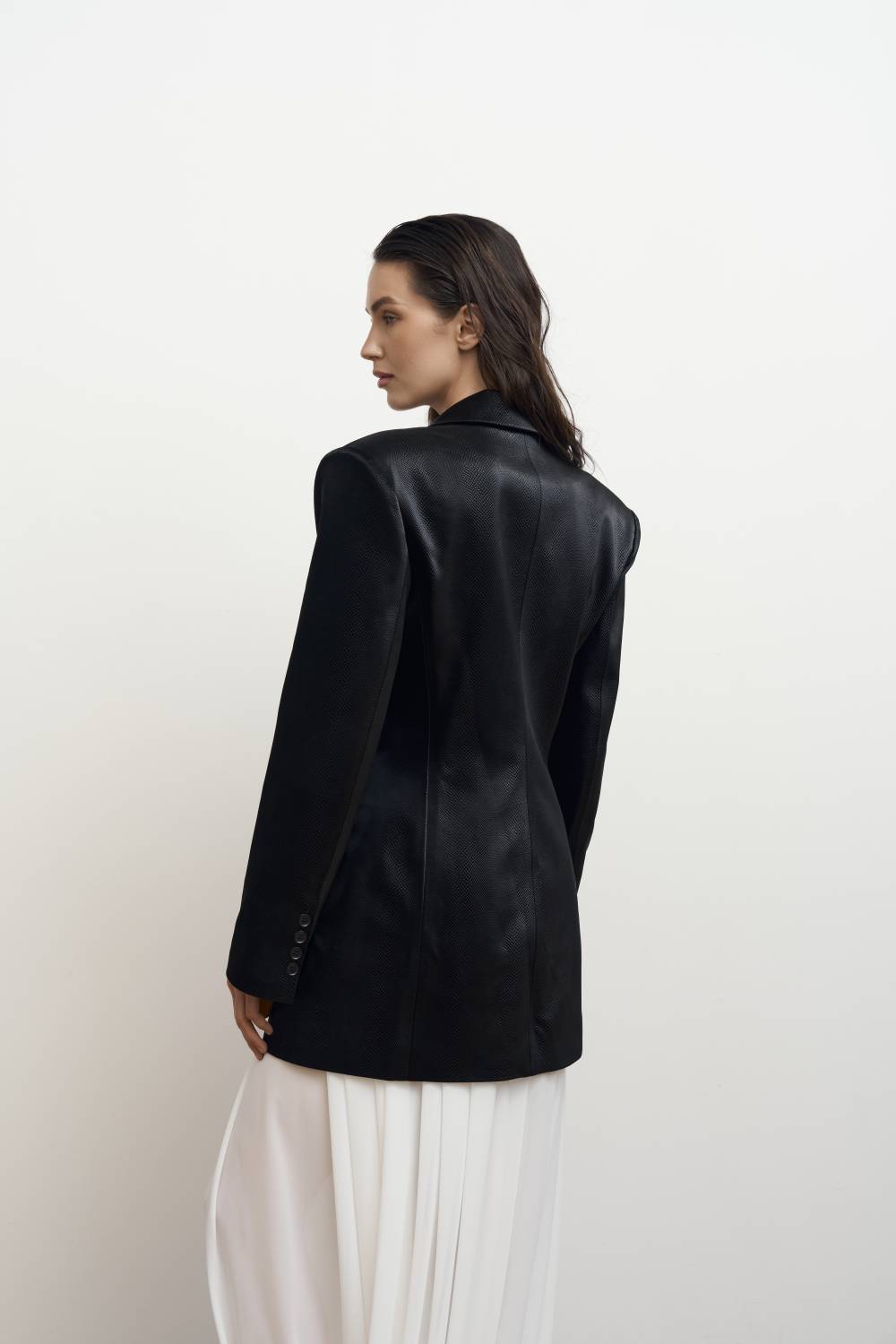 Reptile-embossed fitted blazer4