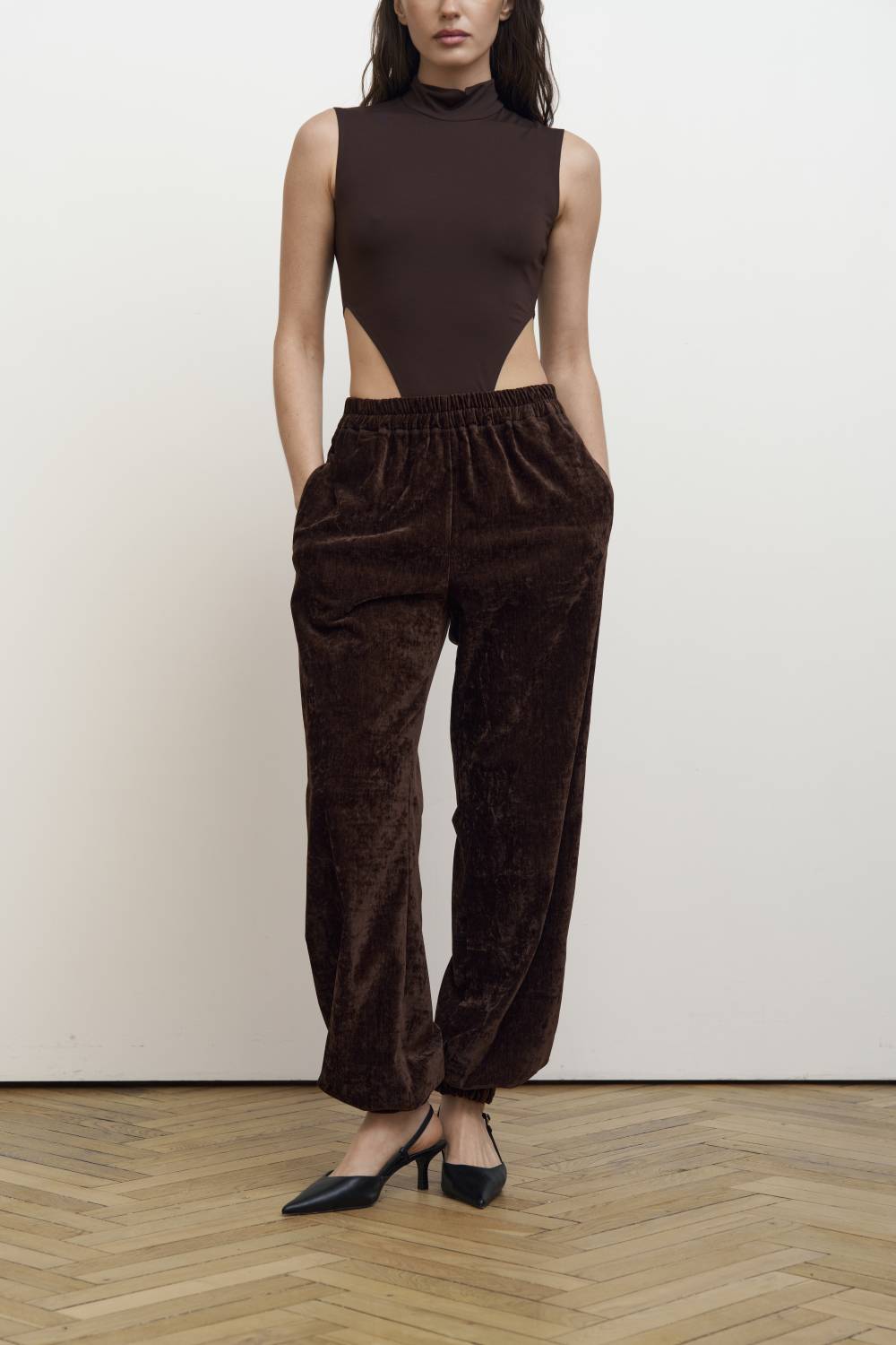 Velvet elastic-waist trousers2