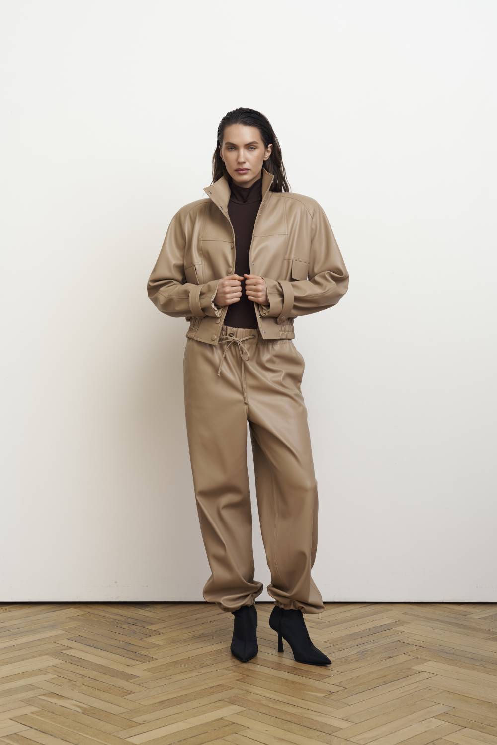 Beige ecoleather elastic-waist trousers5