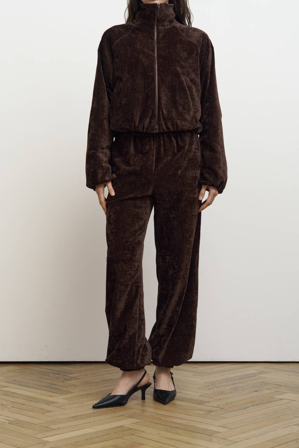 Velvet elastic-waist trousers3