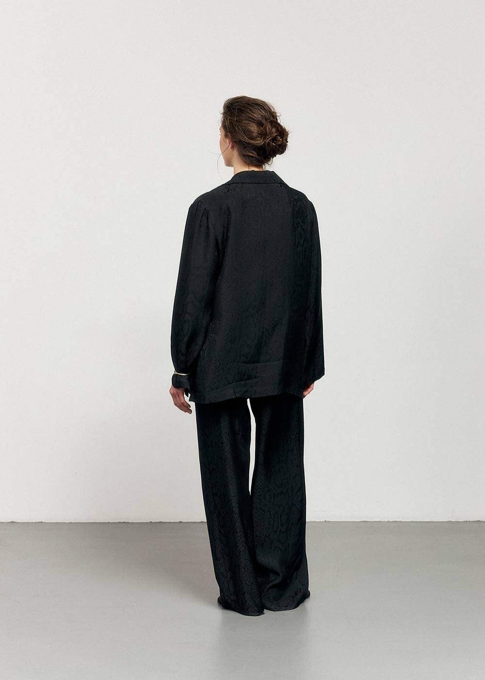 BLACK PANTS WITH ANIMAL REPTILES PRINT3