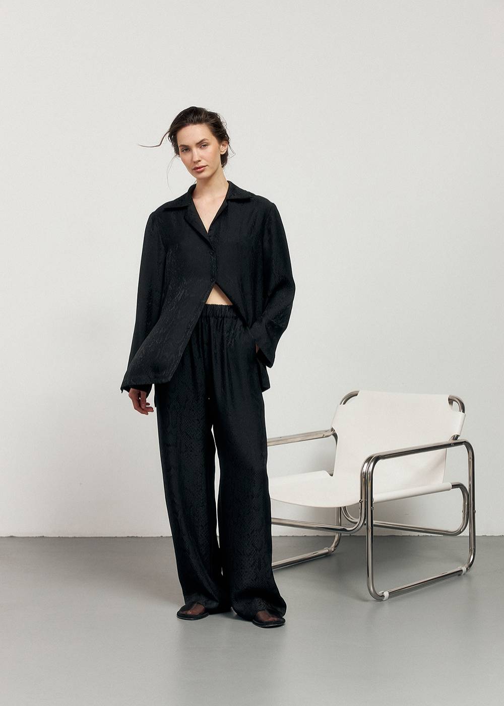 BLACK PANTS WITH ANIMAL REPTILES PRINT2