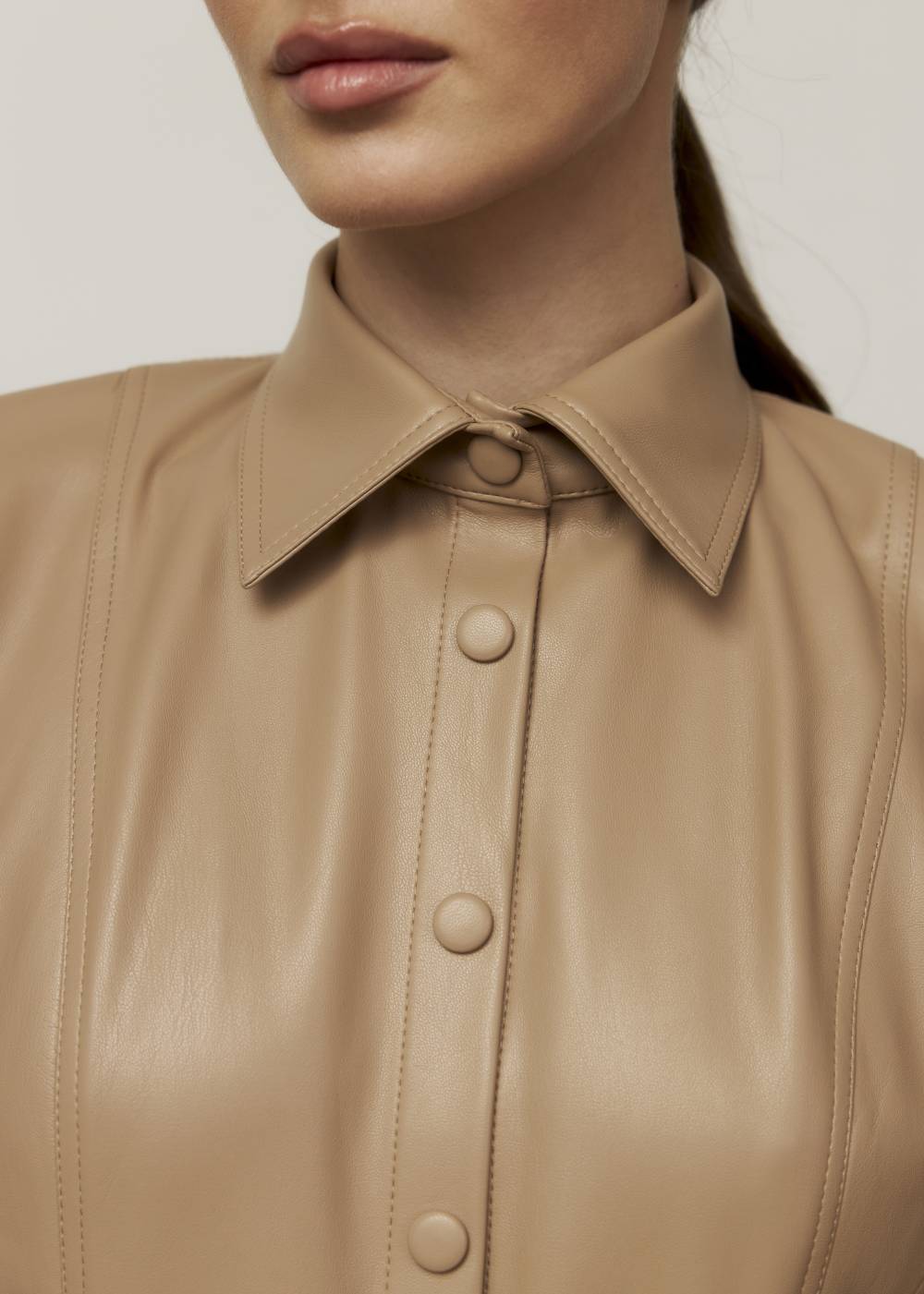 BEIGE SHIRT MADE OF ECO LEATHER WITH A SLIM FIT3