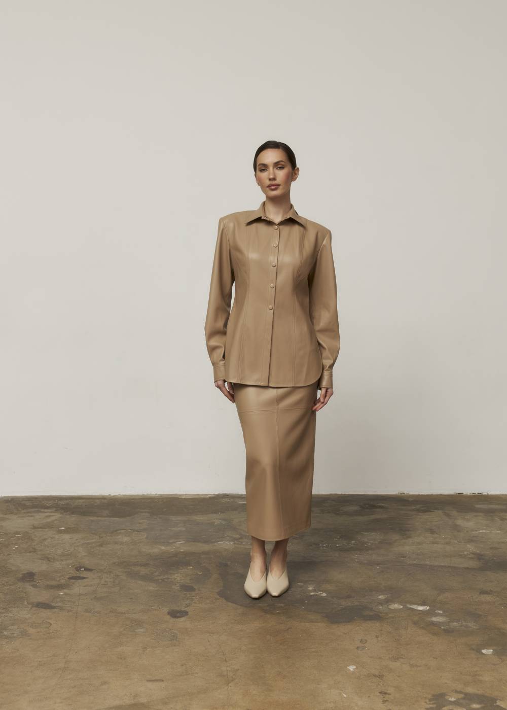 BEIGE SHIRT MADE OF ECO LEATHER WITH A SLIM FIT5
