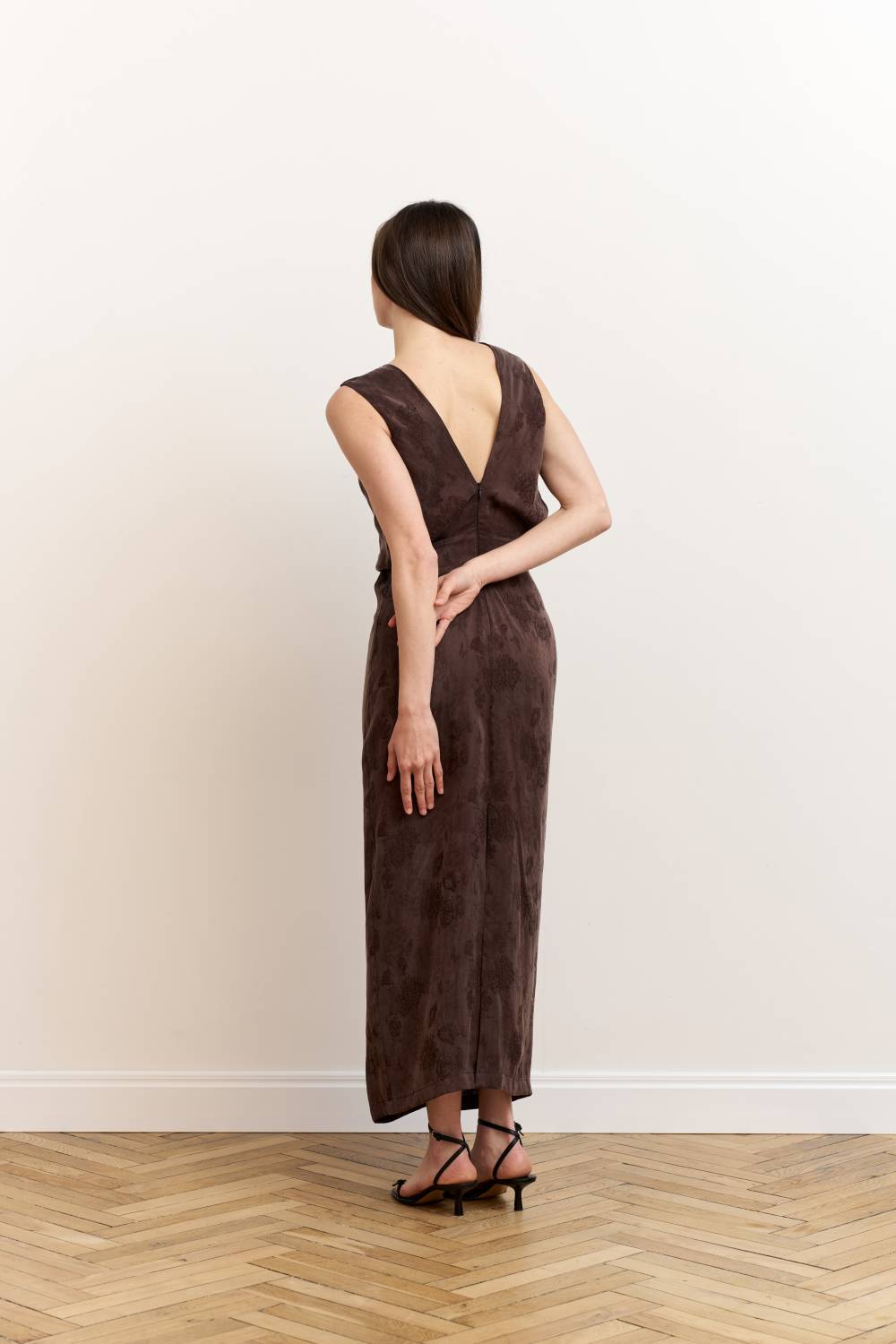 Fitted midi dress in brown11