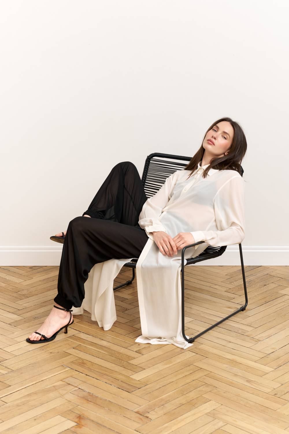 Chiffon trousers with an elastic waistband5