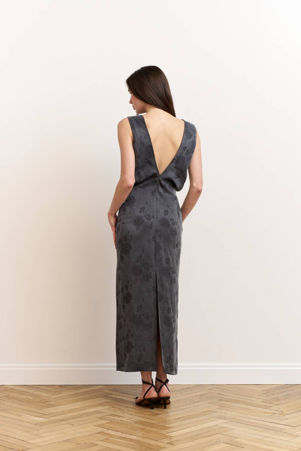 Fitted midi dress in graphite 1