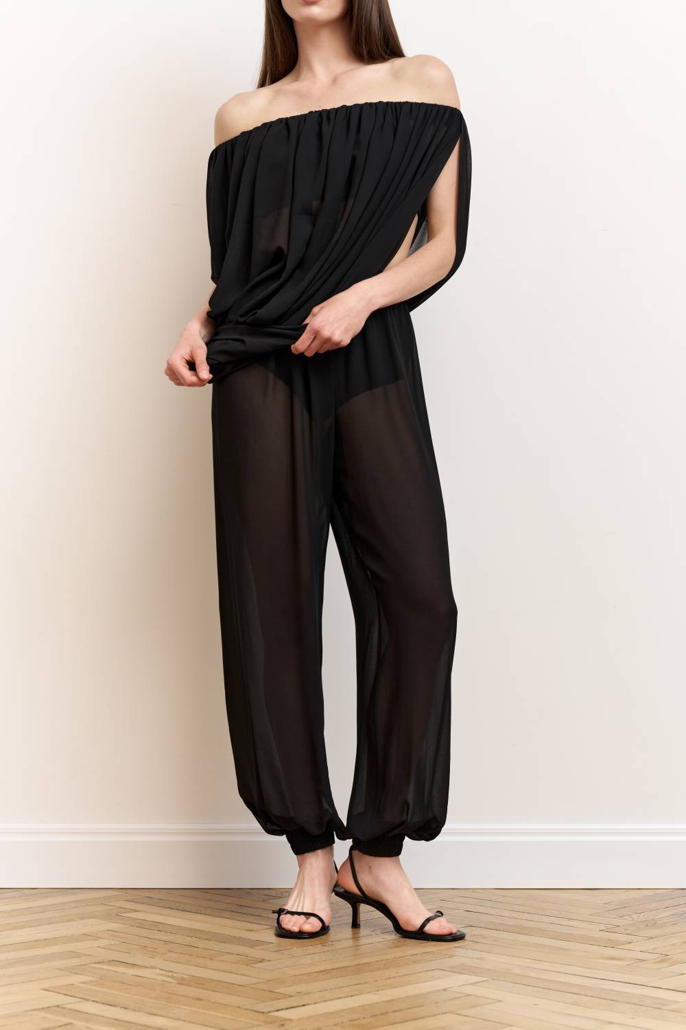 Chiffon trousers with an elastic waistband6