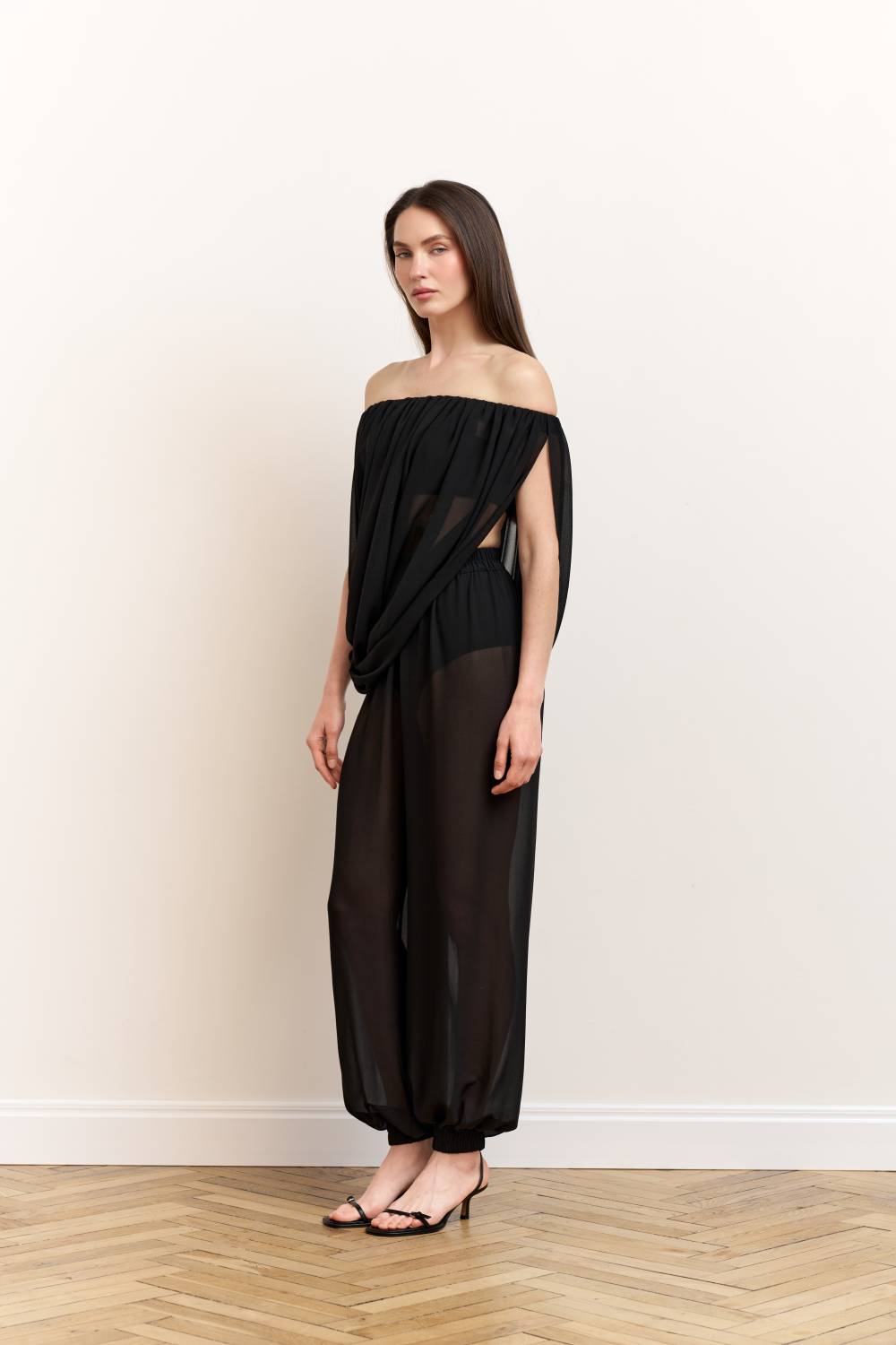 Chiffon trousers with an elastic waistband7