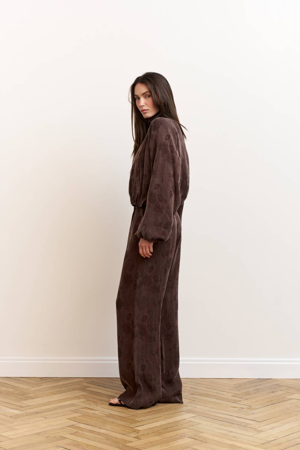 Brown straight-leg elastic waist trousers6