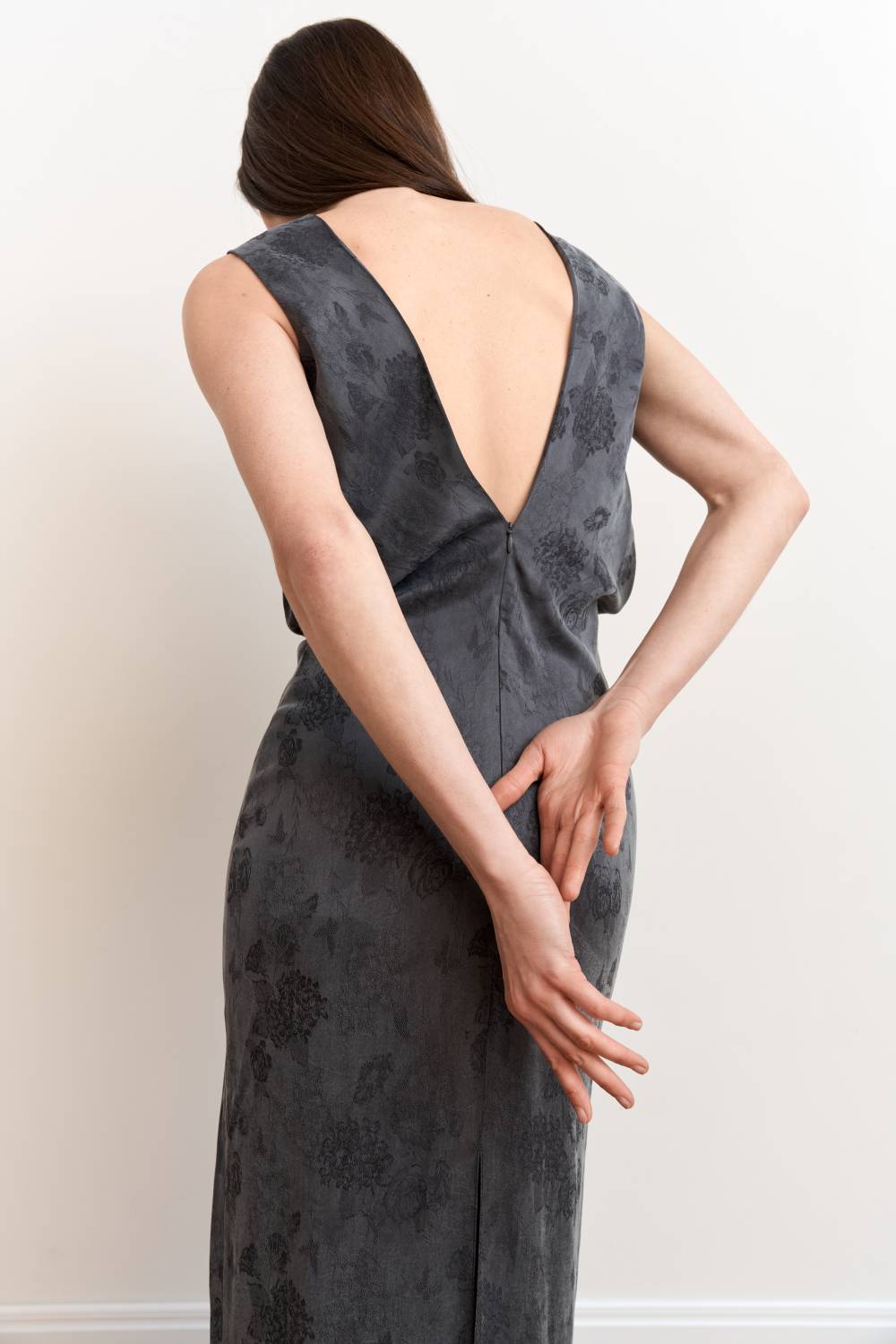 Fitted midi dress in graphite7