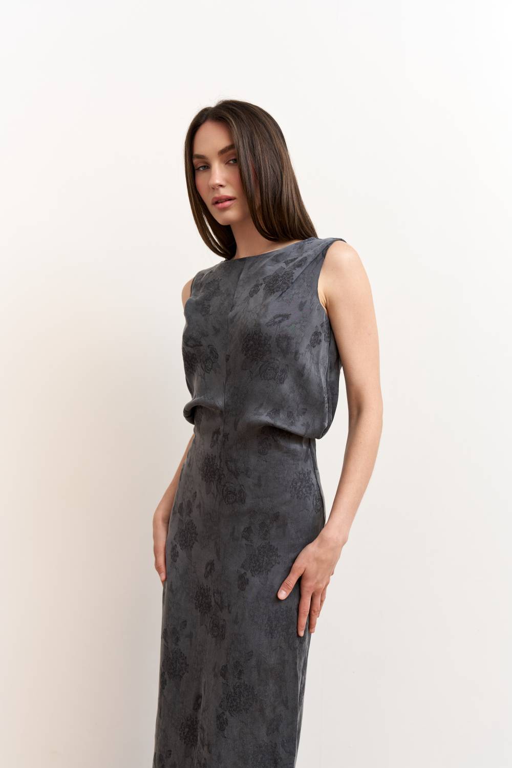Fitted midi dress in graphite4