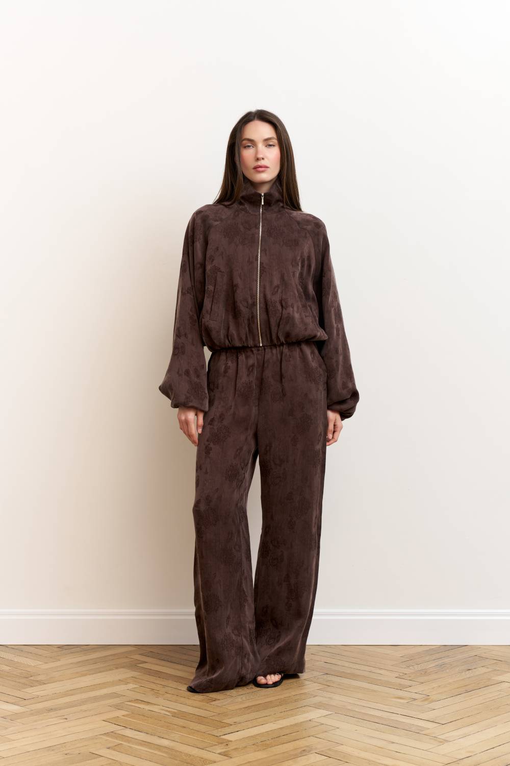 Brown straight-leg elastic waist trousers8