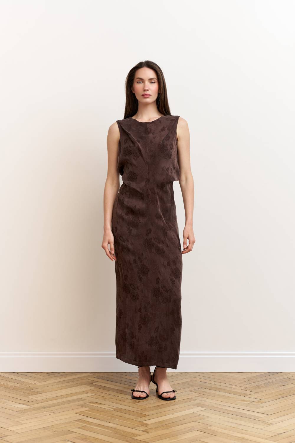 Fitted midi dress in brown4