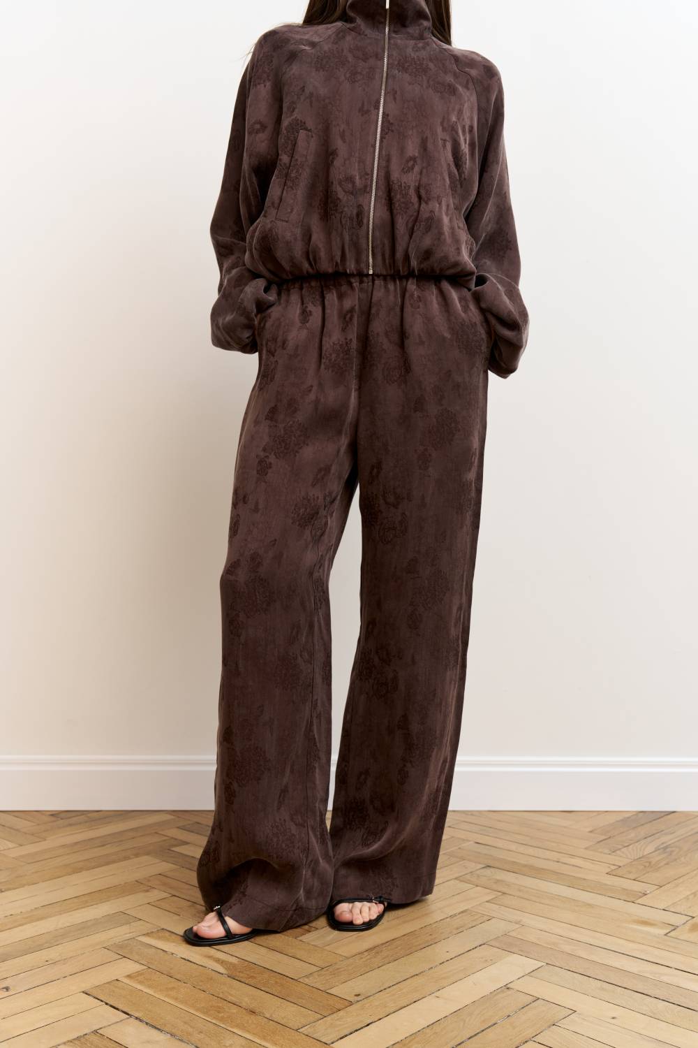 Brown straight-leg elastic waist trousers5