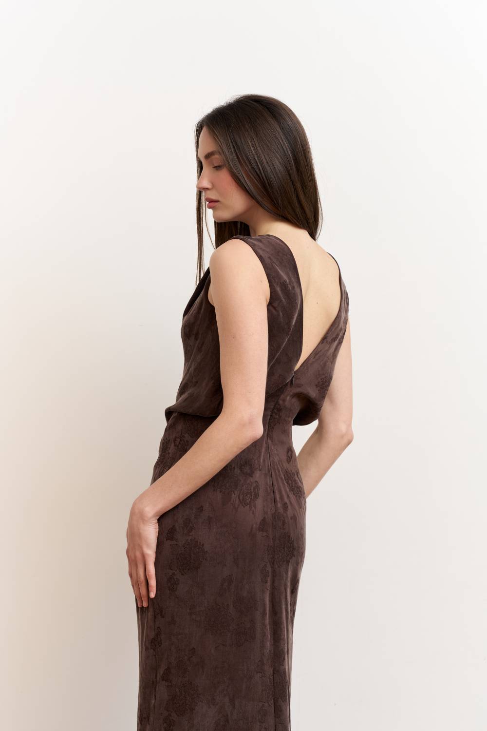 Fitted midi dress in brown3