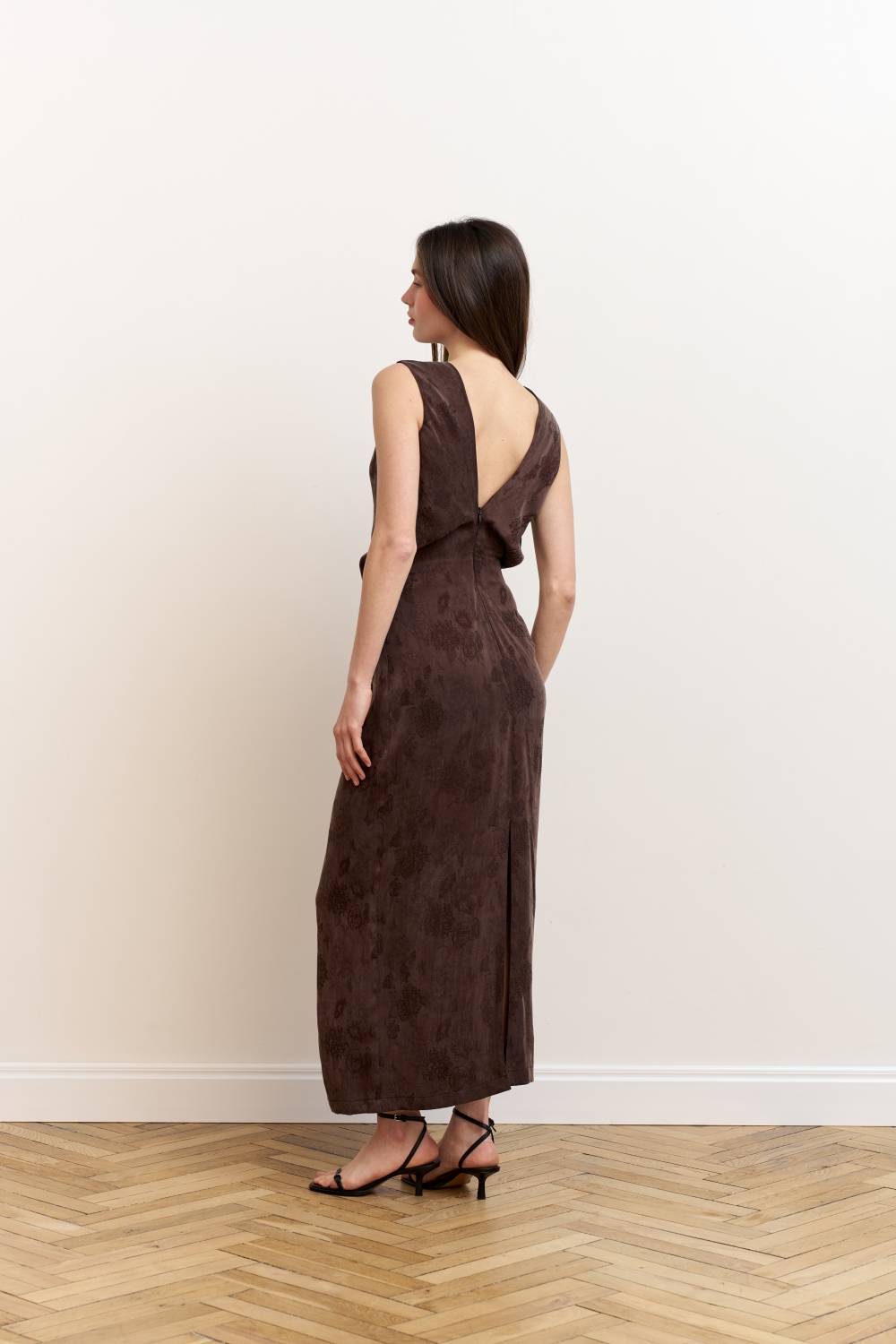 Fitted midi dress in brown8