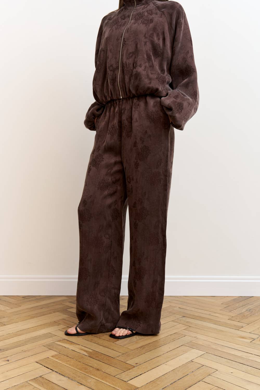 Brown straight-leg elastic waist trousers 1
