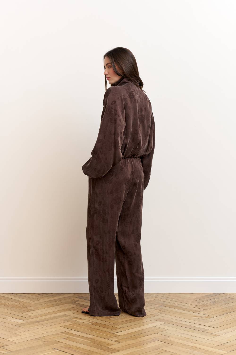 Brown straight-leg elastic waist trousers11