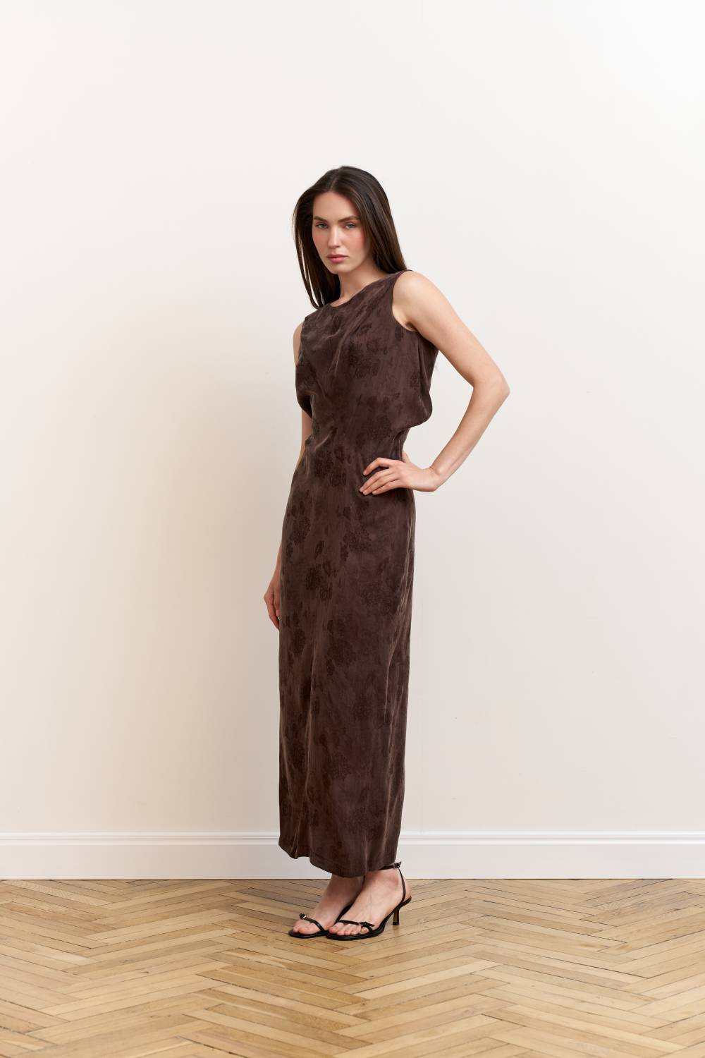Fitted midi dress in brown5