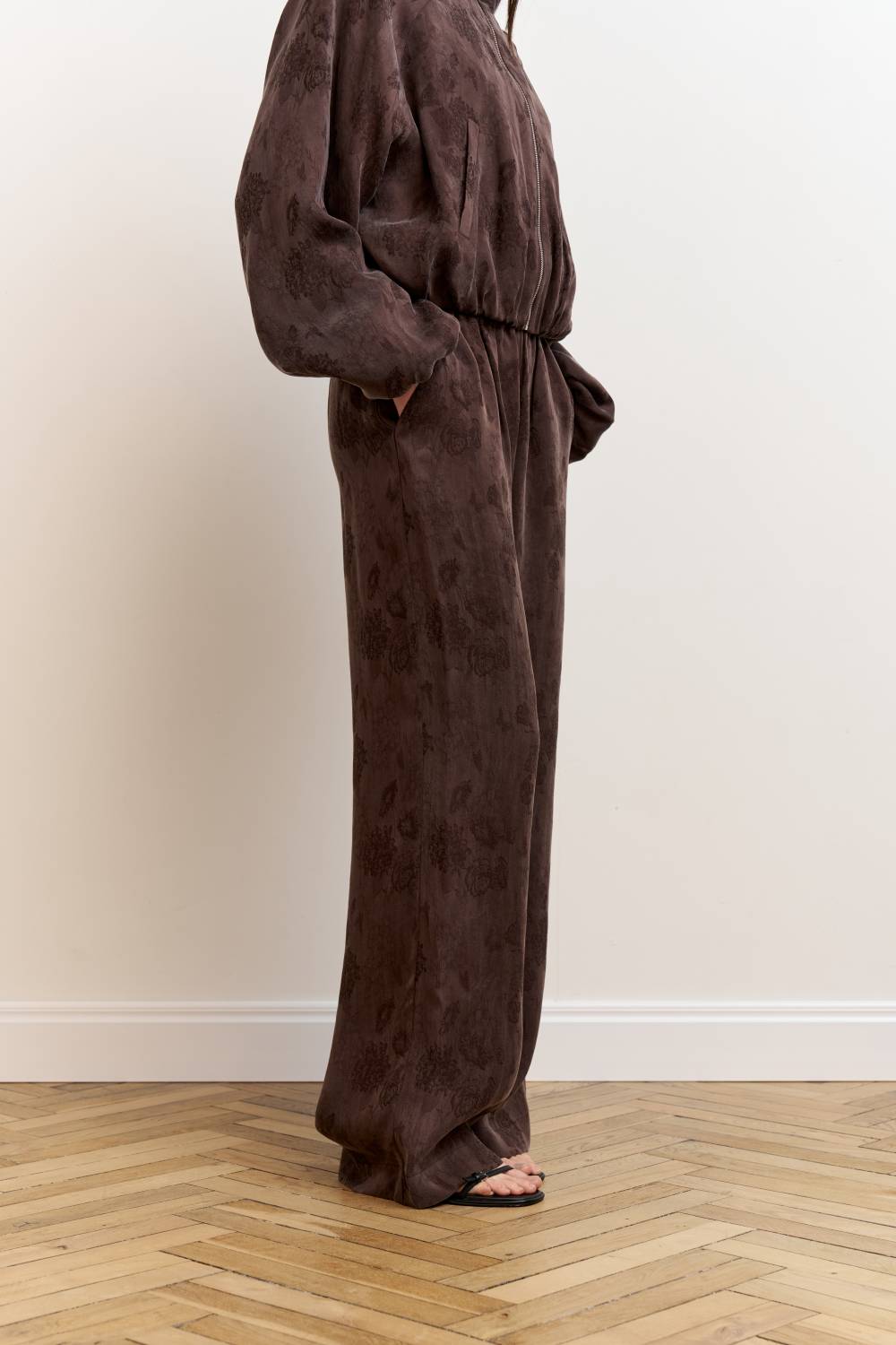 Brown straight-leg elastic waist trousers7