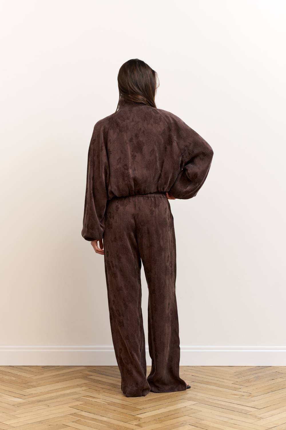 Brown straight-leg elastic waist trousers10