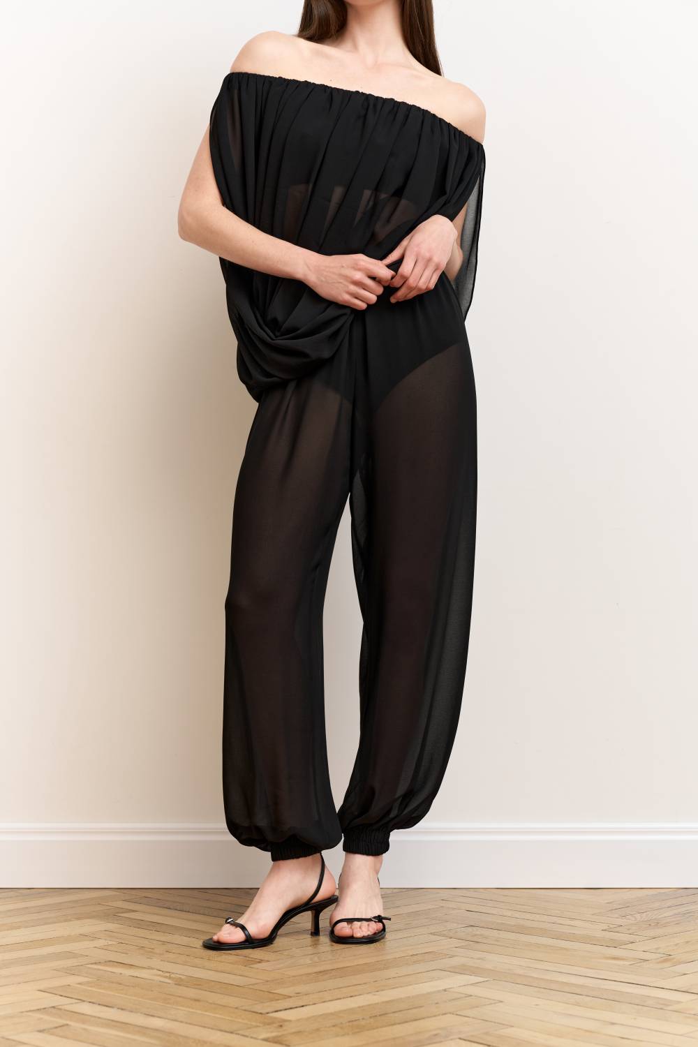 Chiffon trousers with an elastic waistband8