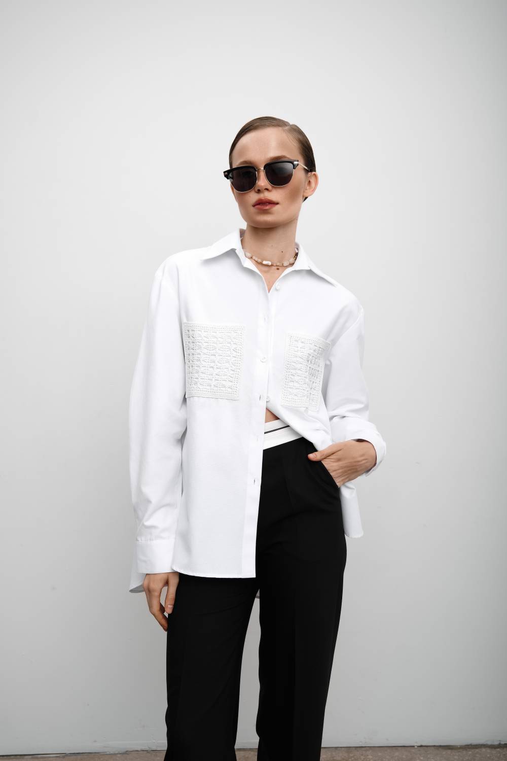 White shirt with knitted pockets2