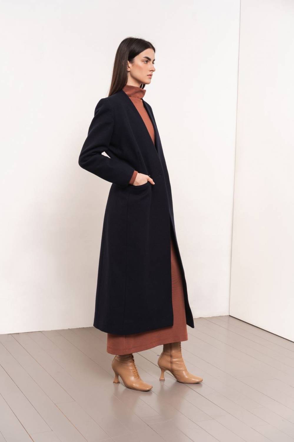 Double-breasted coat without a collar4