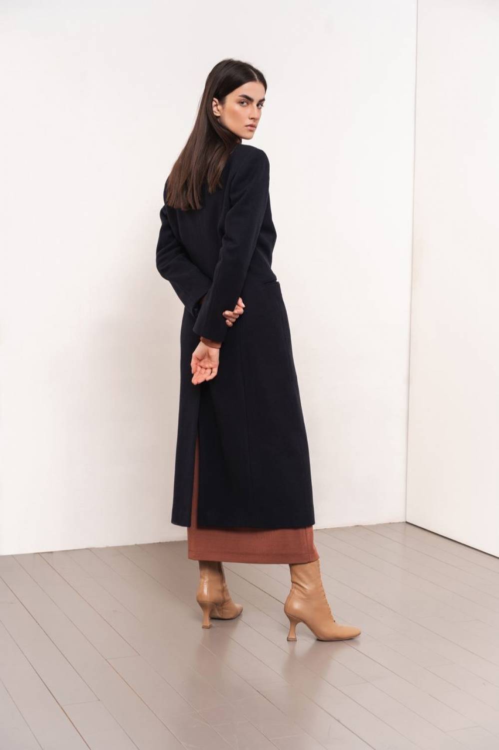 Double-breasted coat without a collar5