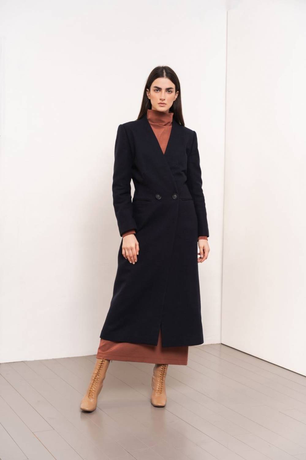 Double-breasted coat without a collar3