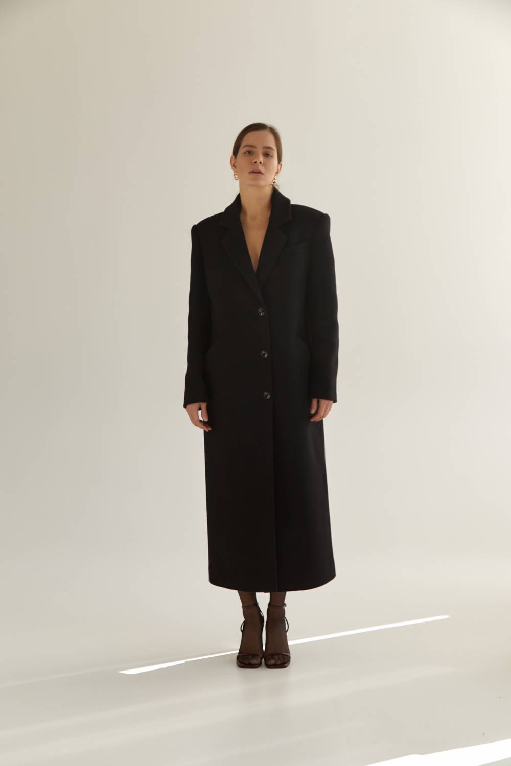 Black single-breasted coat3