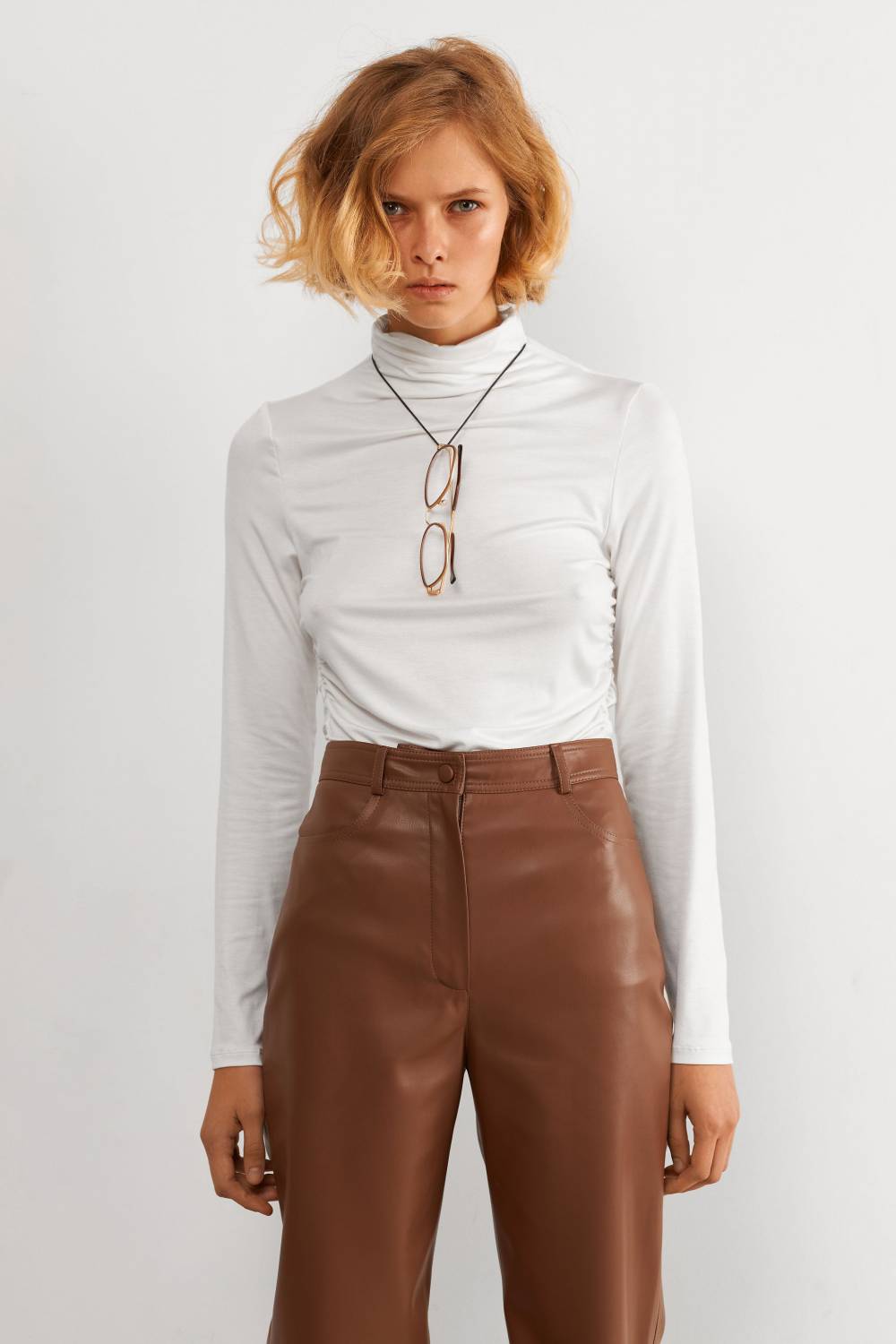 Brown straight-cut trousers2