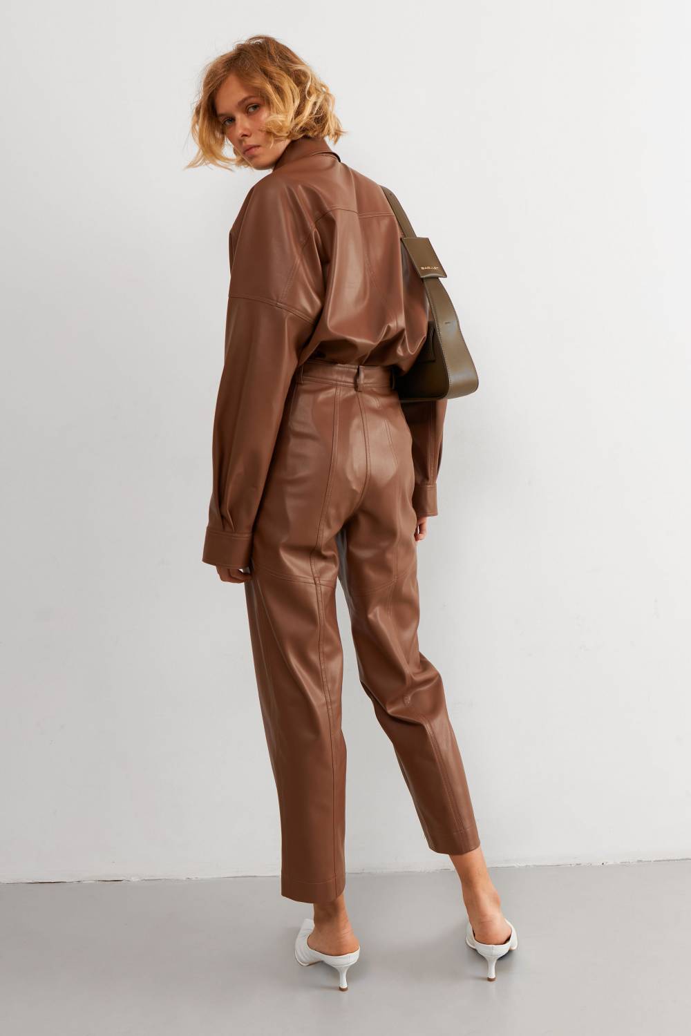 Brown banana trousers 2