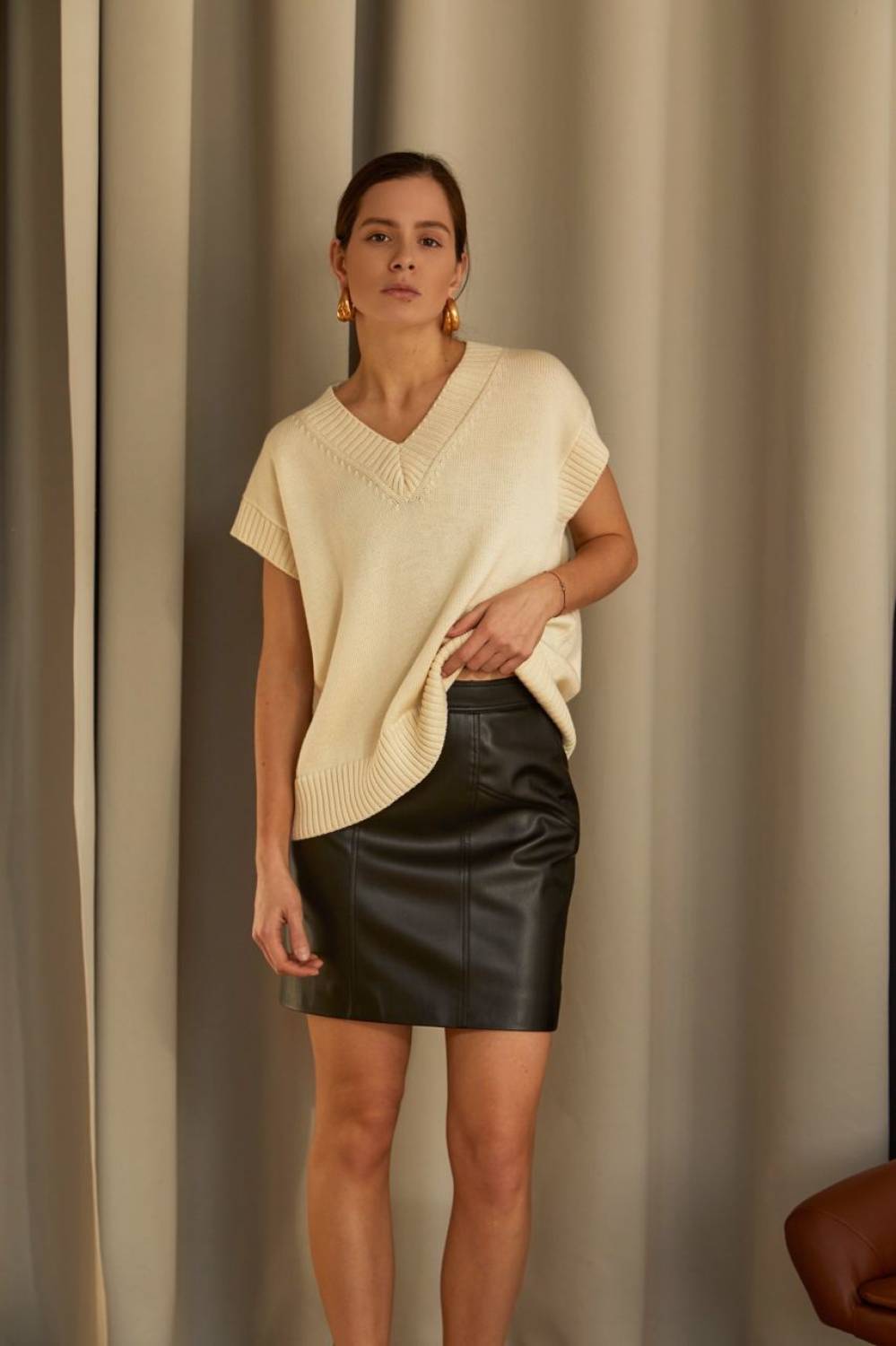 Black mini skirt2